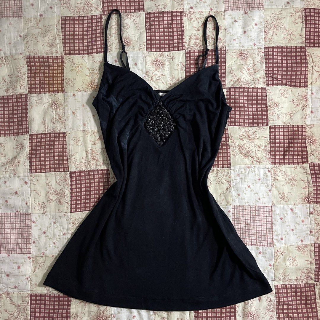 Timeless black beaded keyhole camisole top (Category: Sleeveless) located in Baguio. Submitted by emira.seoul (Listing ID 1462522388, Image 1). Description: - obvious flaws; stained - xs-s (xs on tag) - cute basic - can be dyed back to black:) - price is negotiable, pm me - washed and ready to use ᥫ᭡.ִֶָ𓂃.