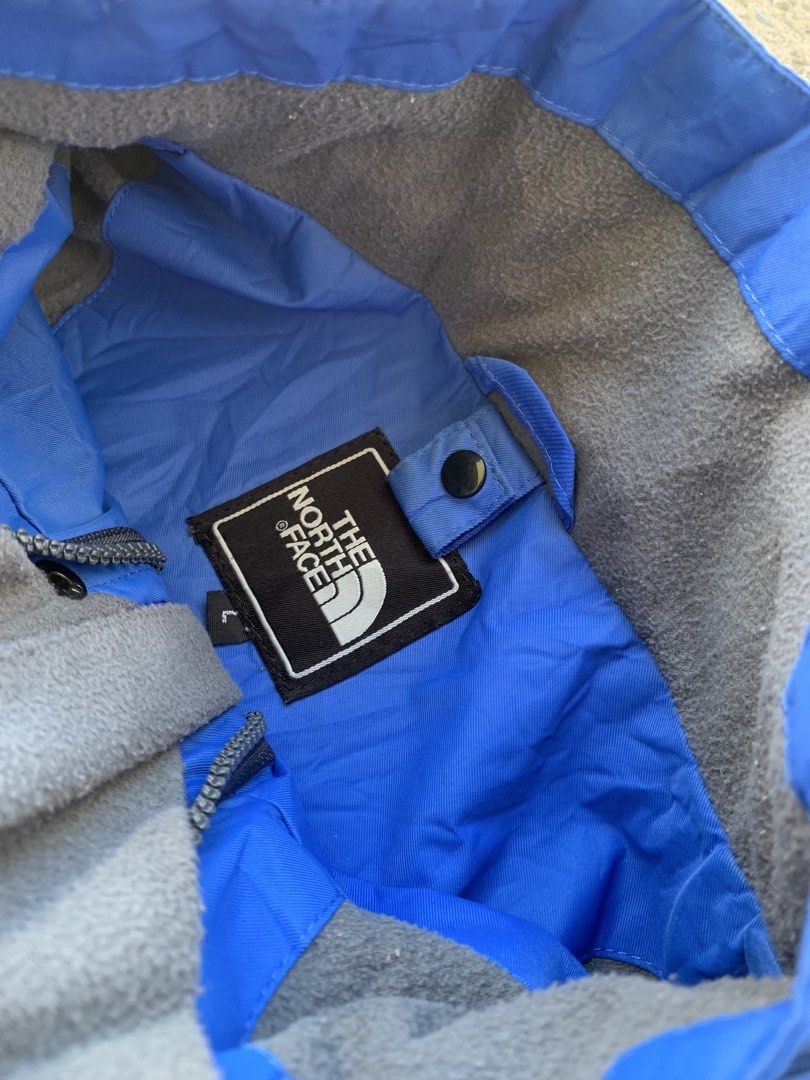 TNF GORETEXT JACKET (Category: Coats, Jackets and Outerwear) located in Kalibo. Submitted by thriftyfinds09 (Listing ID 1462606350, Image 3). Description: TNF GORETEXT JACKET Lightly used condition Size L 21.5width 28.5 length Need wash Missing hood Issue:Last 4pics Color rate:9.5/10 📥📥📥.