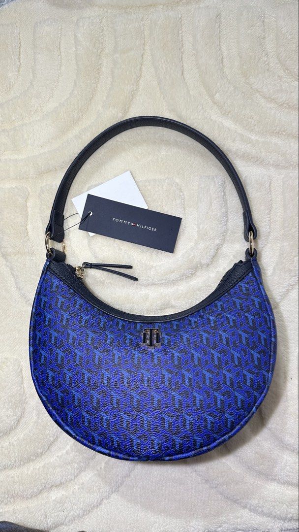 Tommy Hilfiger Blue Crescent Hobo Bag (Category: Shoulder Bags) located in Santa Maria. Submitted by asdfghzl (Listing ID 1462543915, Image 2). Description: Can do layaway payment Brand New Never been used Blue - avail ✅ Green - SOLD ❌ Super ganda sa personal !! 100% authentic bought from 🇨🇦 Payment: GCASH or BDO .