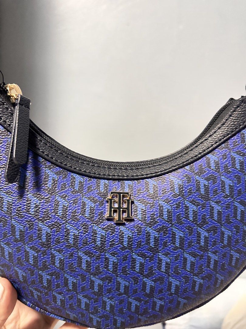 Tommy Hilfiger Blue Crescent Hobo Bag (Category: Shoulder Bags) located in Santa Maria. Submitted by asdfghzl (Listing ID 1462543915, Image 3). Description: Can do layaway payment Brand New Never been used Blue - avail ✅ Green - SOLD ❌ Super ganda sa personal !! 100% authentic bought from 🇨🇦 Payment: GCASH or BDO .