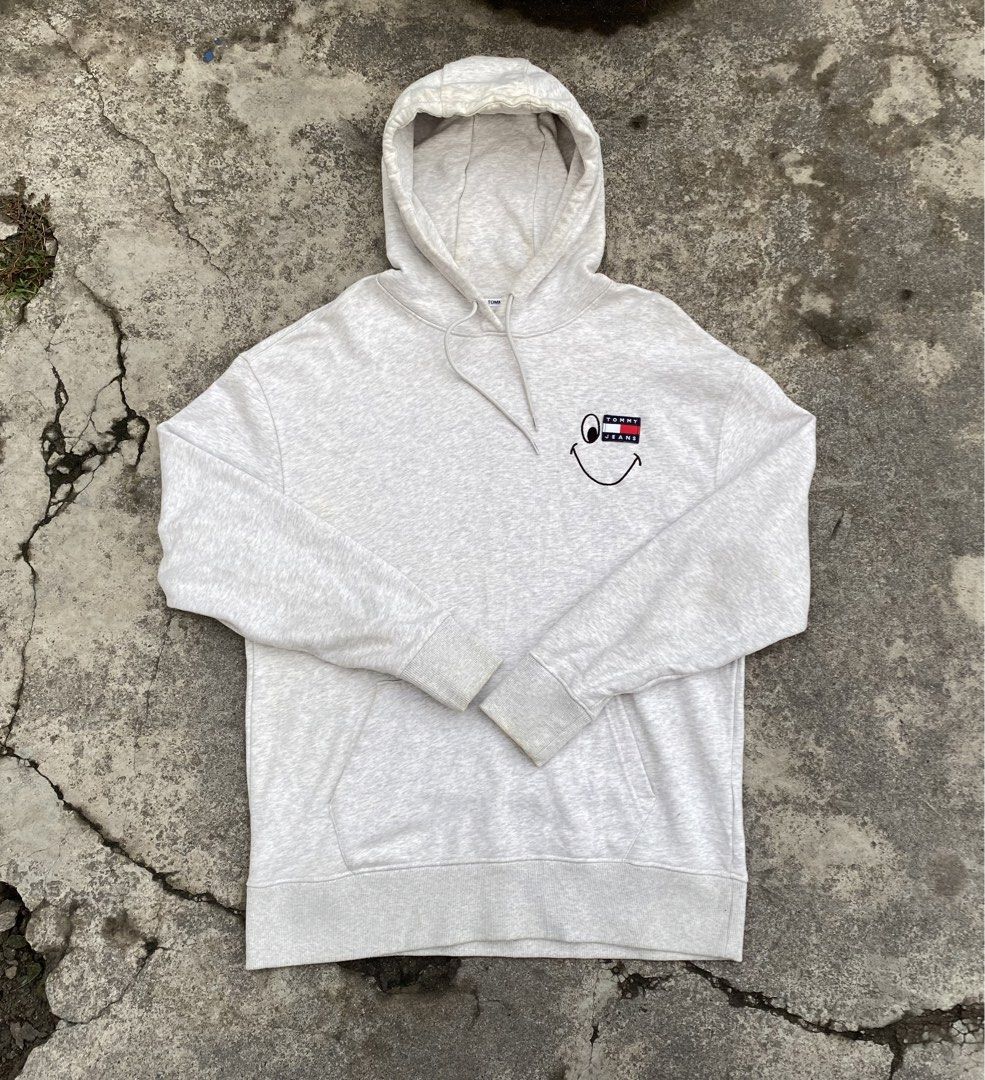 Tommy Jeans Hoodie (Category: Hoodies) located in Polomolok. Submitted by darylbaniq23206 (Listing ID 1462532989, Image 1). Description: “TOMMY JEANS HOODIE” ❤️‍🔥 SIZE: L ON TAG (23x30) DIMENSIONS EXCELLENT CONDITION 9.5/10 COLOR RATE AUTHENTIC/LEGIT NO ISSUES NEEDWASH LANG HAVE MINOR YELLOW STAIN ₱450.