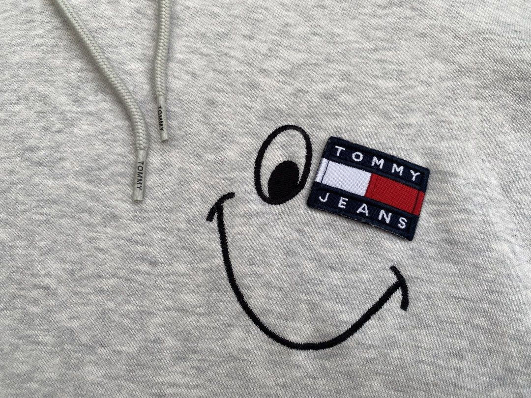 Tommy Jeans Hoodie (Category: Hoodies) located in Polomolok. Submitted by darylbaniq23206 (Listing ID 1462532989, Image 3). Description: “TOMMY JEANS HOODIE” ❤️‍🔥 SIZE: L ON TAG (23x30) DIMENSIONS EXCELLENT CONDITION 9.5/10 COLOR RATE AUTHENTIC/LEGIT NO ISSUES NEEDWASH LANG HAVE MINOR YELLOW STAIN ₱450.