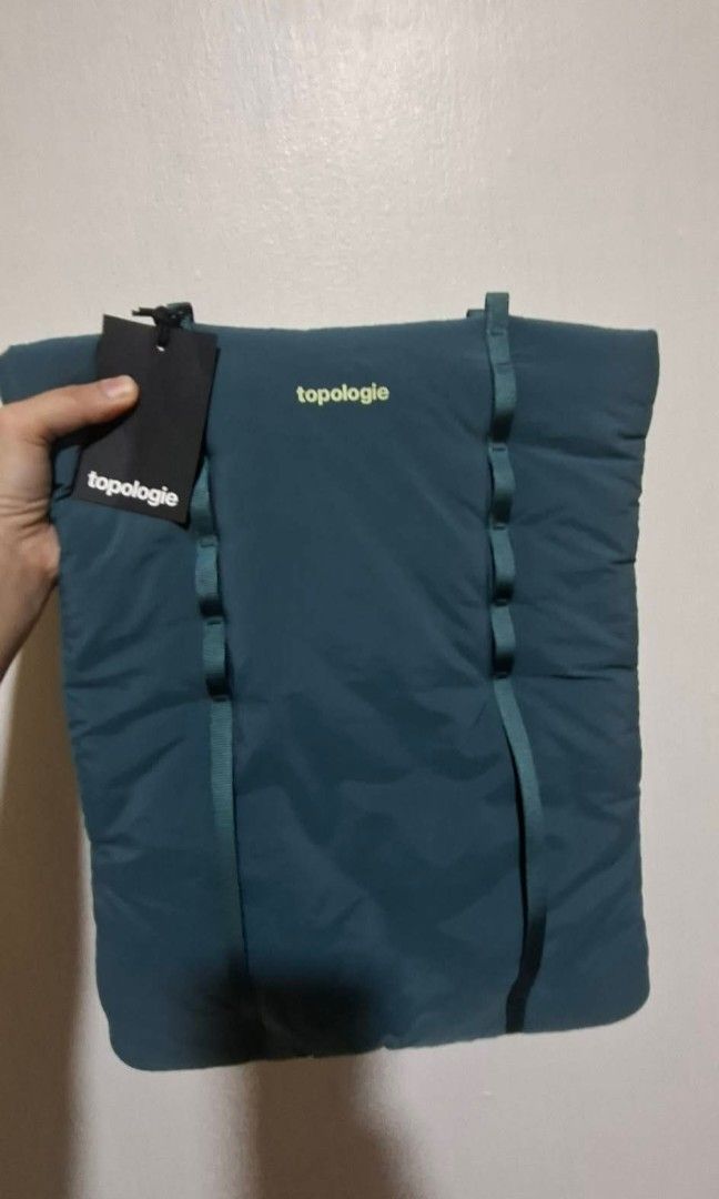 Topologie Cloud Shopper 16" (Category: Tote Bags) located in Manila. Submitted by trizshop (Listing ID 1462513747, Image 1). Description: Topologie Cloud Shopper 16" Brand New Deep Teal without strap/rope.