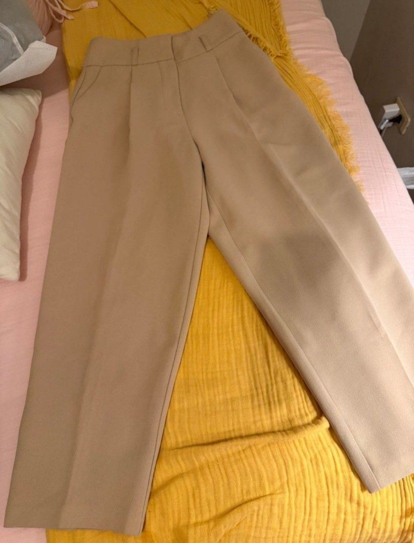 TOPSHOP BEIGHT TROUSER XS (Category: Jeans) located in Quezon City. Submitted by kuuselasy53849 (Listing ID 1462509847, Image 1). Description: TOPSHOP XS LIKE NEW BEIGE WAISTLINE 24".