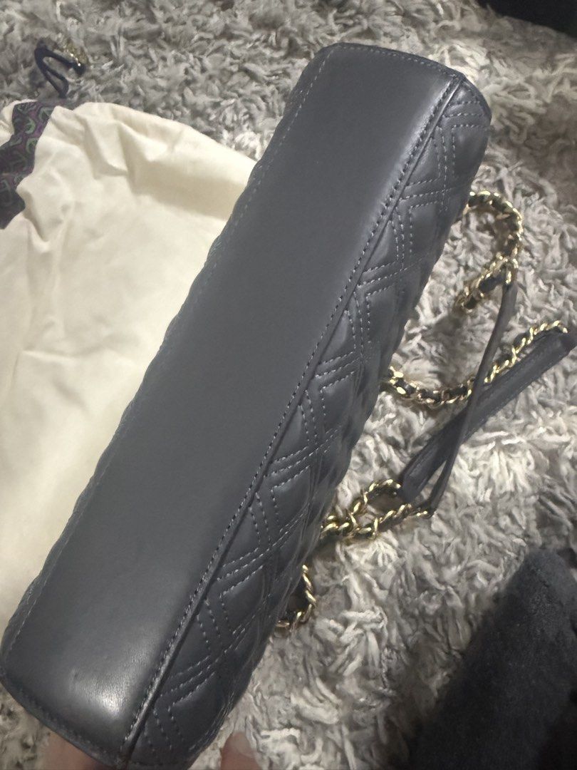 tory burch (Category: Luxury Bags & Wallets) located in Pasig City. Submitted by janiecruzaban (Listing ID 1462474750, Image 2). Description: - Authentic Tory Burch fleming chain wallet - Color: Grey leather - Hardware: Gold chain strap with leather detail - Accent: Side tassel - Interior: Multiple card slots and a zip pocket - Includes: Original dust bag - Versatile: Ideal for both day and evening use.