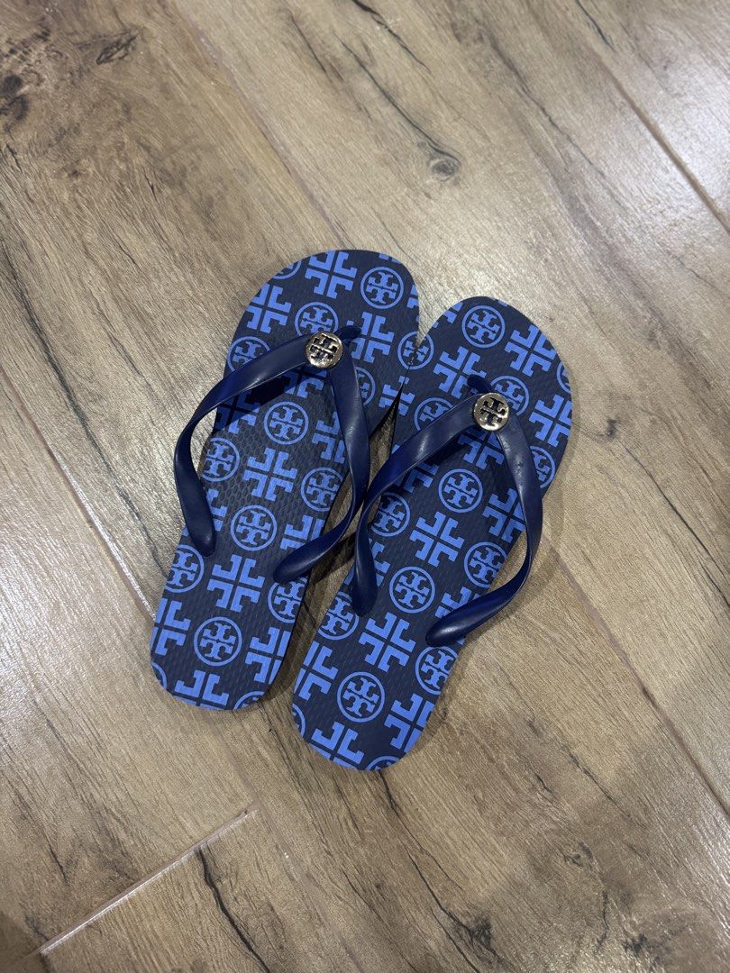 Tory Burch Blue flip-flops (Category: Sneakers & Footwear) located in Quezon City. Submitted by eyabanana08 (Listing ID 1462598213, Image 3). Description: - authentic price is nego - bought in the states - rubber , upperlining pvc .