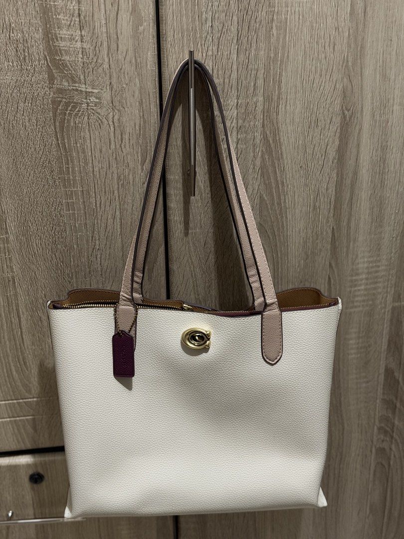 Tote Bag (Category: Tote Bags) located in Quezon City. Submitted by cassietheokobe (Listing ID 1462642747, Image 1). Description: DECLUTTERING SALE 👜👛✨ Letting go of some of my bags and wallets! Most are slightly used, while some are brand new/never used. Just a heads-up: some items are Vietnam-made, and I cannot guarantee that all pieces are authentic, so please buy with this in mind. I’d rather be transparent than make claims I can’t verify. 