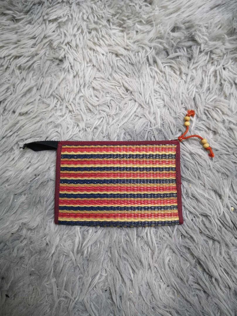 Traditional Multi Colored Stripe Pattern Coin Purse (Category: Wallets & Card holders) located in Santa Cruz. Submitted by jmy_surplus.2 (Listing ID 1462527733, Image 1). Description: Size ; L - 4.4 W - 6.3 Color ; Colorful Type ; Purse Brand ; No brand Material ; Synthetic Style ; Handwoven Coin Purse LR 129 JMY 1 Batch #221.