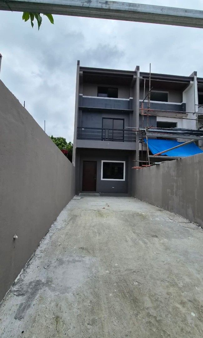 Triplex Townhouse with Mezzanine inside gated subdivision (Category: Townhouse) located in Manila. Submitted by abbie09171439488 (Listing ID 1462582001, Image 1). Description: Triplex Townhouse with Mezzanine inside gated subdivision For Sale in Teremil Subdivision sumulong Highway Antipolo City 3 Units Available Unit 1 - RFO UNIT 2&3 Pre-Selling Lot Area : 100 sqm Floor area:200 sqm Ground Floor 2- Carport Living and Dining Area Common Toilet n 