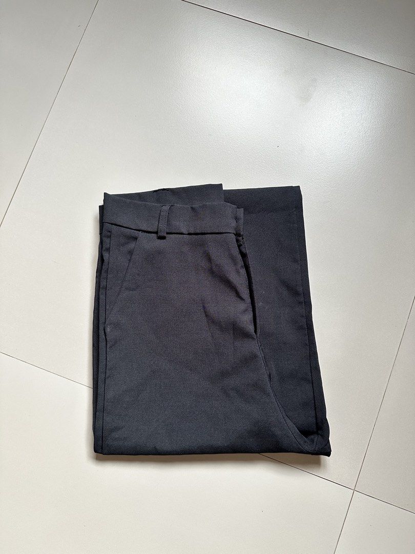 Trouser / Pants (Category: Other Bottoms) located in Minalin. Submitted by yzbrn (Listing ID 1462529029, Image 1). Description: Waist: 30-32 .