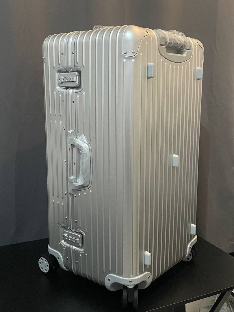 Trunk plus Rimowa (Category: Luggage) located in Manila. Submitted by mscate (Listing ID 1462604568, Image 3). Description: Rush trunk plus rimowa latest model.