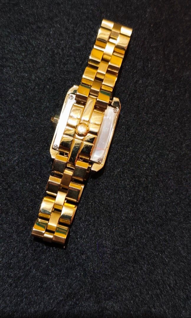 Tury Burch watch for her (Category: Women's Watches) located in La Trinidad. Submitted by marksols (Listing ID 1462465191, Image 3). Description: Original Imitation Tury Burch Watch Stainless Steel no issue From Japan Box.