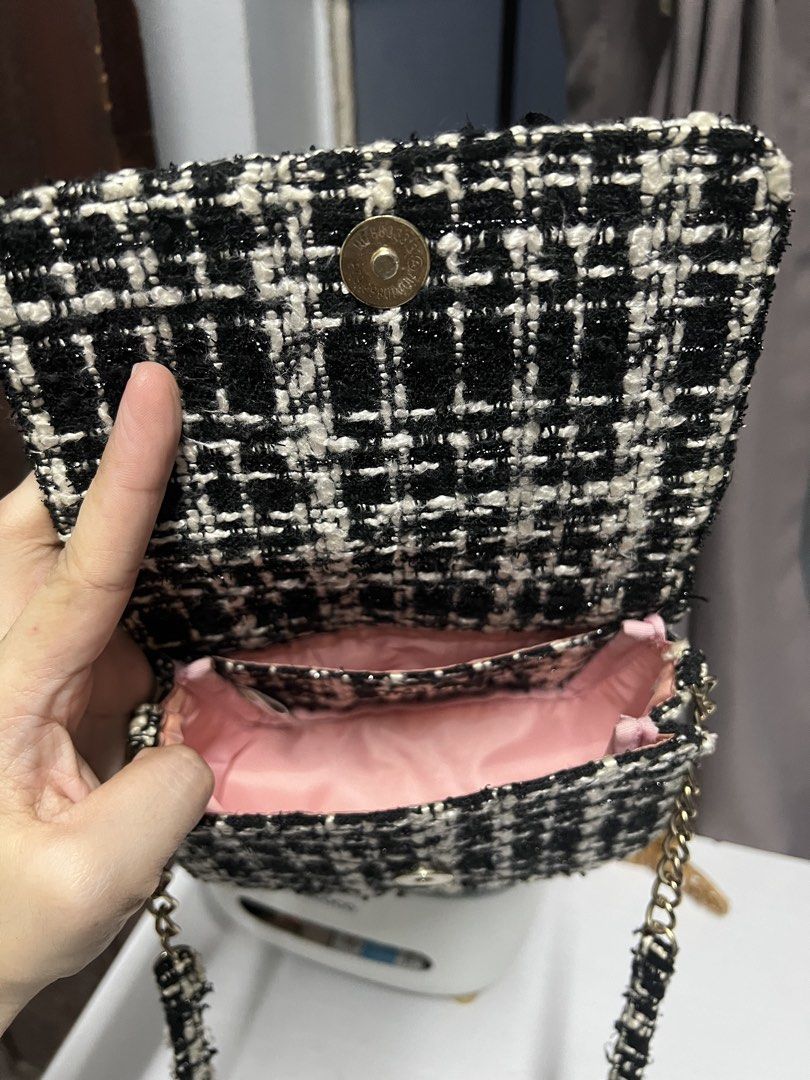 Tweed Bag (Category: Purses & Pouches) located in Makati City. Submitted by cctgsupplyxo (Listing ID 1462558713, Image 2). Description: Tweed Bag RFS: Not being used Dimensions 6 x 5 x 3 inches .