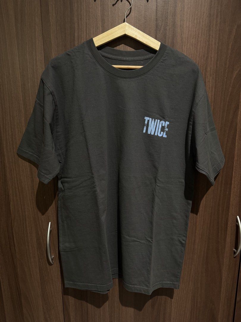 TWICR THIS IS FOR TSHIRT (unisex) (Category: Shirts) located in Valenzuela. Submitted by shop.spark.joy (Listing ID 1462578496, Image 1). Description: L- 27.5 in W- 21 in.
