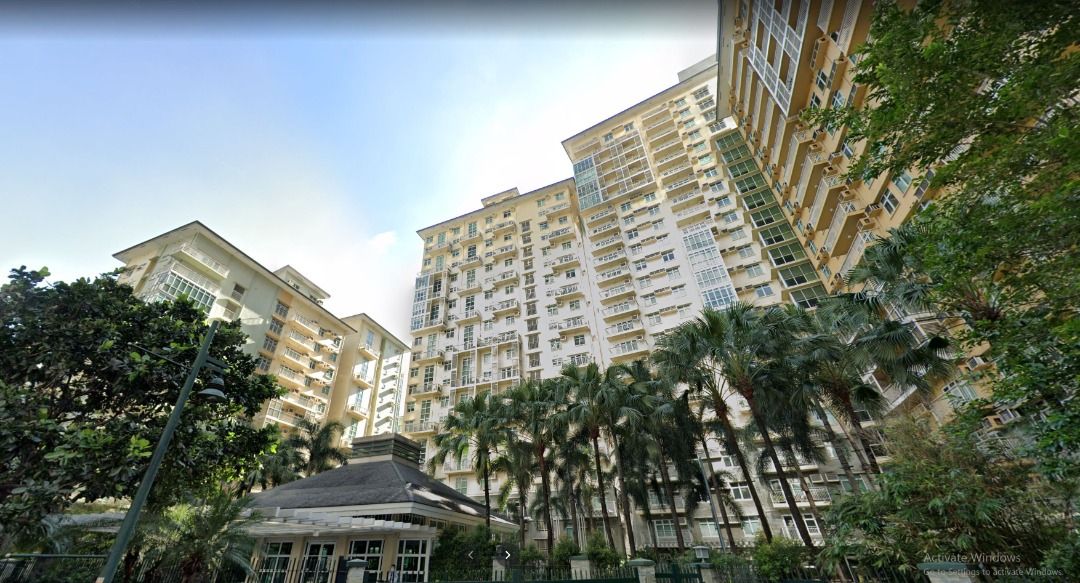 Two Serendra Studio-type for SALE (Category: Apartments & Condos) located in Makati City. Submitted by lemontreerealestateinc. (Listing ID 1462516043, Image 1). Description: FOR SALE TWO SERENDRA Bonifacio Global City, Taguig Furnished Studio-type condominium unit at Two Serendra with a 62 sqm floor area. This Furnished condo in BGC offers a comfortable and convenient lifestyle in a prime location near offices, shopping malls, restaurants, and bu