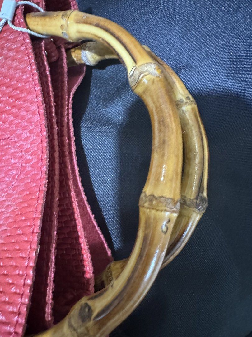 Two way handbag /sling bag bt Cache Cache (Category: Luxury Bags & Wallets) located in Marikina City. Submitted by luvbags40524 (Listing ID 1462612299, Image 2). Description: Good condition Bamboo top handles Dm for interested .