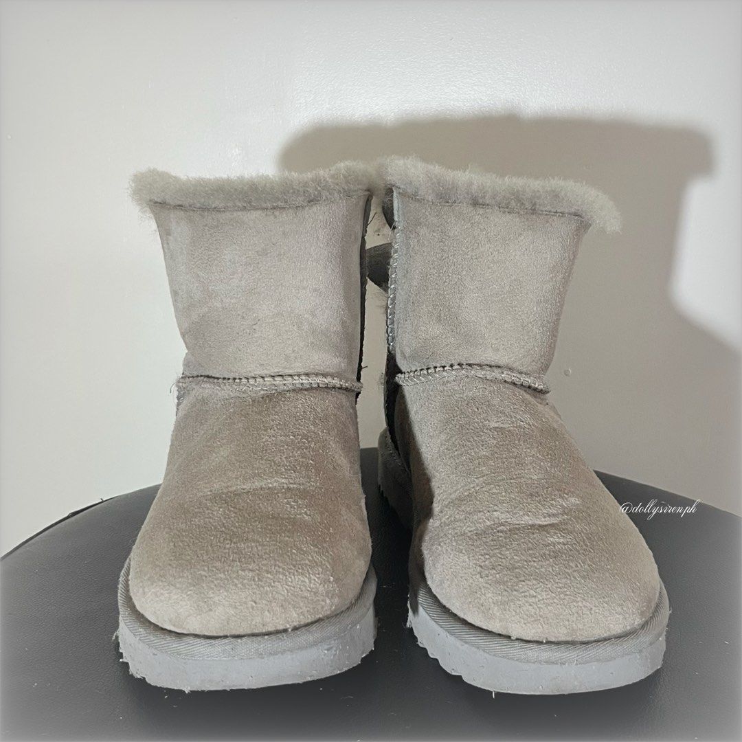 UGG Australia Classic Sparkle Mini Bow (Category: Boots) located in Quezon City. Submitted by reverencesiren.ph (Listing ID 1462637182, Image 2). Description: ୭ ᵎᵎ item’s details : ✉︎ brand : UGG ✉︎ size : usa : 7 | uk : 5 | eu : 38 ✉︎ more details : - cleaned of prior water marks; minor, unnoticeable shading remains on the suede but doesn’t affect look. - vv comfy and still looks good ! .
