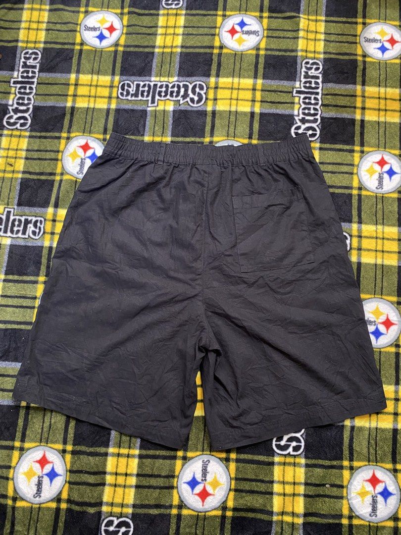 Umbro, Casual shorts (Category: Shorts) located in Cavite. Submitted by jc_thrift95 (Listing ID 1462571332, Image 2). Description: - a pair of black Umbro casual shorts featuring contrasting grey patch pockets on the front. - Garterized, and belt type. - Two side pockets, one at the back (right). - No issue, - Color rate 9/10 (Good as New) - See details picture for dimes.