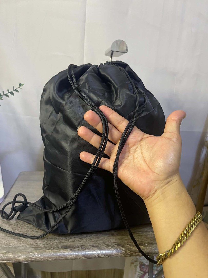 Under Armour Black Drawstring Bag (Category: Backpacks) located in Manila. Submitted by netgnet (Listing ID 1462449333, Image 2). Description: - Black Under Armour drawstring bag - Features a large UA logo on the front - Simple and functional design - Ideal for gym sessions or everyday carry - Easy and convenient to use.