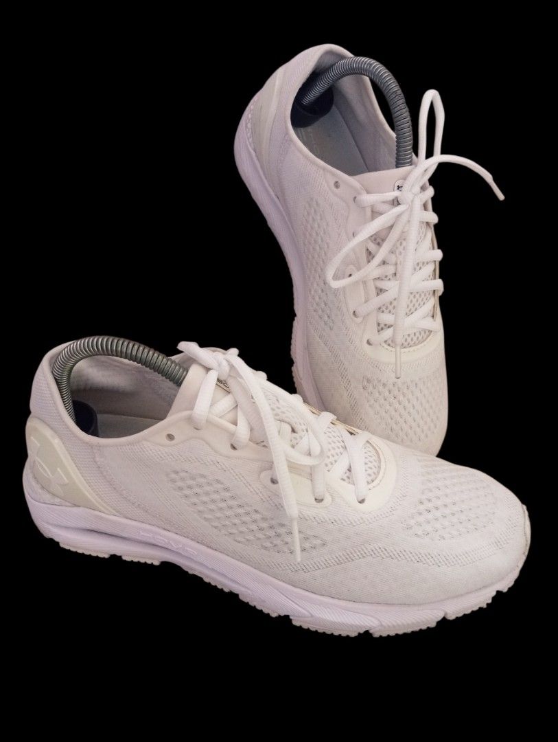 Under Armour HOVR White Running Shoes (Category: Activewear) located in Baguio. Submitted by nervisa_deer (Listing ID 1462444142, Image 1). Description: Frm ukay box. with minimal sign of usage only. size: 41 USA: 8.