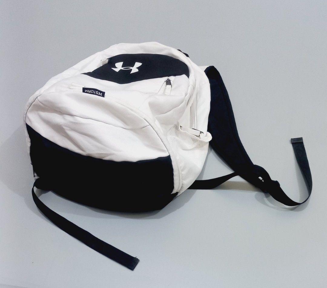 Under Armour White & Black Backpack Storm (Category: Backpacks) located in Cebu City. Submitted by MrLiks_123 (Listing ID 1462609212, Image 3). Description: - White and black Under Armour backpack - Features UA Storm technology for water resistance - Ample interior space for all your essentials - Smooth-working zippers for easy access - Adjustable straps for a comfortable fit - Ideal for sports , gym, school or everyday use.