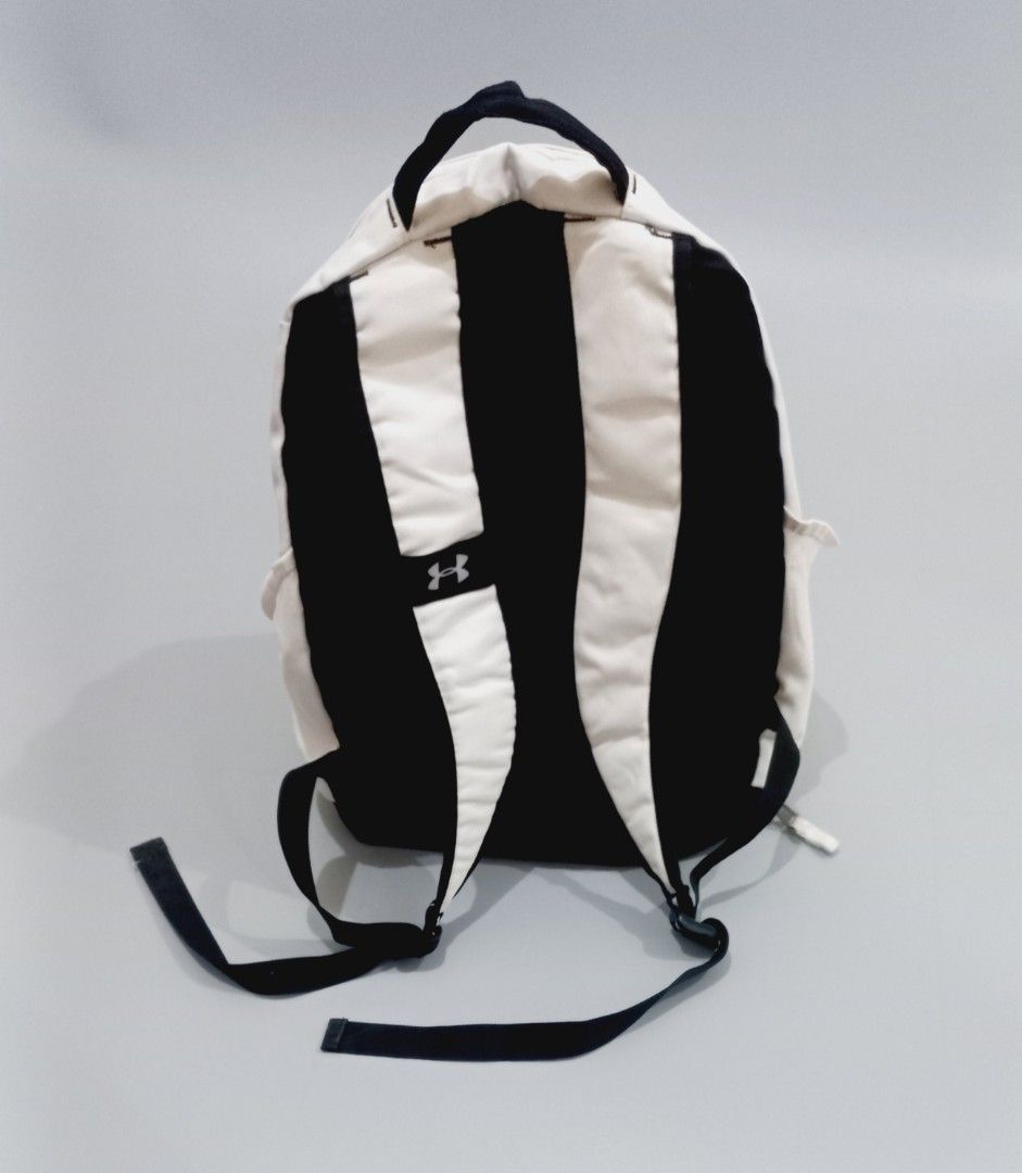 Under Armour White & Black Backpack Storm (Category: Backpacks) located in Cebu City. Submitted by MrLiks_123 (Listing ID 1462609212, Image 2). Description: - White and black Under Armour backpack - Features UA Storm technology for water resistance - Ample interior space for all your essentials - Smooth-working zippers for easy access - Adjustable straps for a comfortable fit - Ideal for sports , gym, school or everyday use.
