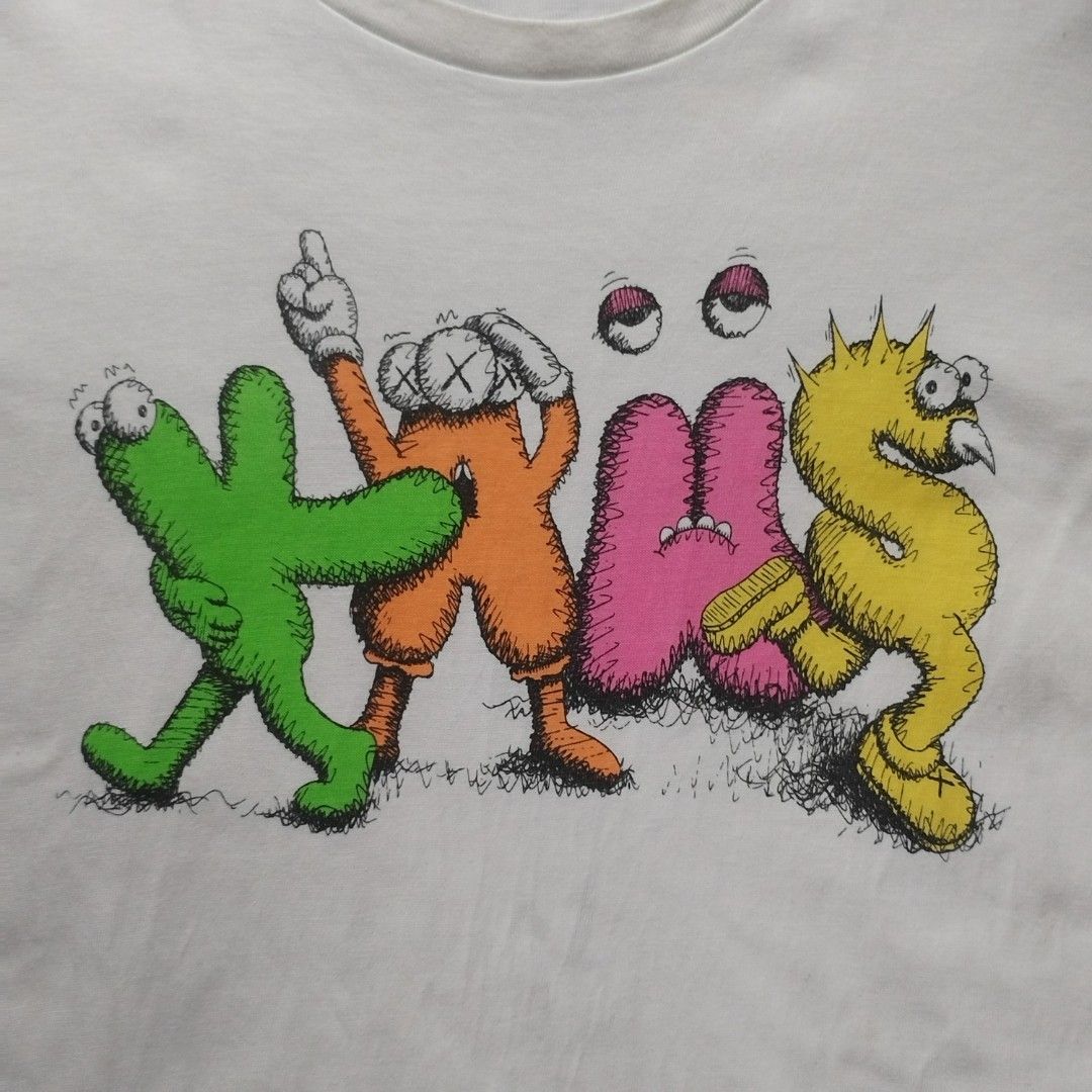 Uniqlo × Kaws T-Shirt (Category: Tshirts & Polo Shirts ) located in Davao. Submitted by giyuu06 (Listing ID 1462469455, Image 3). Description: Uniqlo × Kaws T-Shirt | Medium | Excellent Condition L 28 W 18.