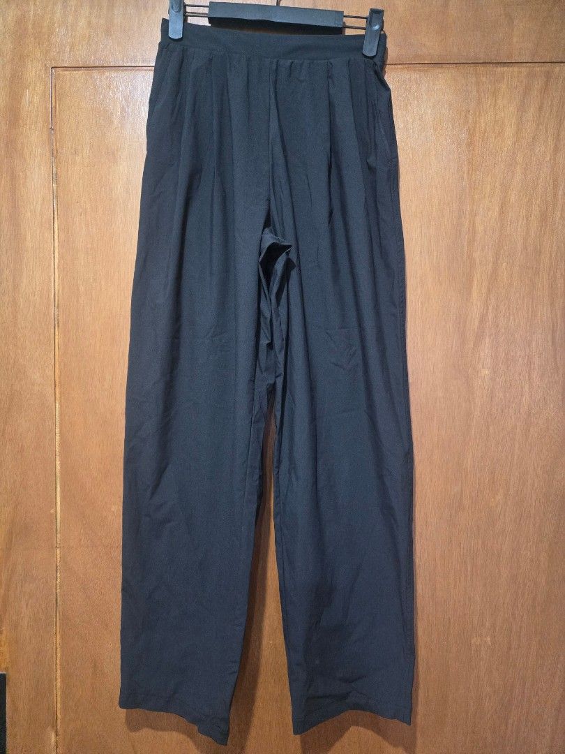 Uniqlo Black Jogger Pants Size S (Category: Other Bottoms) located in Quezon City. Submitted by mrstan777 (Listing ID 1462496038, Image 1). Description: - Uniqlo Black Pants - Features: Elastic waistband with tie, side pockets - Material: Nylon, Spandex, Polyester blend - Origin: Made in Vietnam - Perfect for: Casual wear.