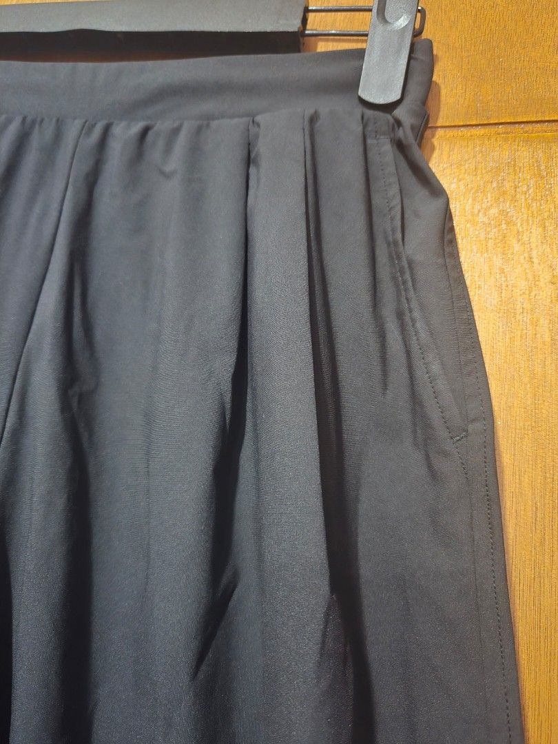 Uniqlo Black Jogger Pants Size S (Category: Other Bottoms) located in Quezon City. Submitted by mrstan777 (Listing ID 1462496038, Image 2). Description: - Uniqlo Black Pants - Features: Elastic waistband with tie, side pockets - Material: Nylon, Spandex, Polyester blend - Origin: Made in Vietnam - Perfect for: Casual wear.
