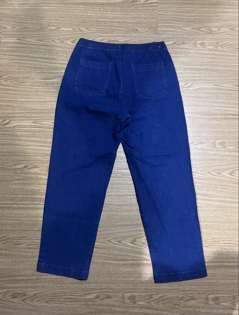 Uniqlo Blue Elastic Waist Pants (Category: Jeans) located in Quezon City. Submitted by reecepalafox (Listing ID 1462580978, Image 2). Description: - Casual blue pants - Elastic waistband for comfort - Straight leg cut - Two back pockets - Easy to pull on and off - Ideal for everyday wear.
