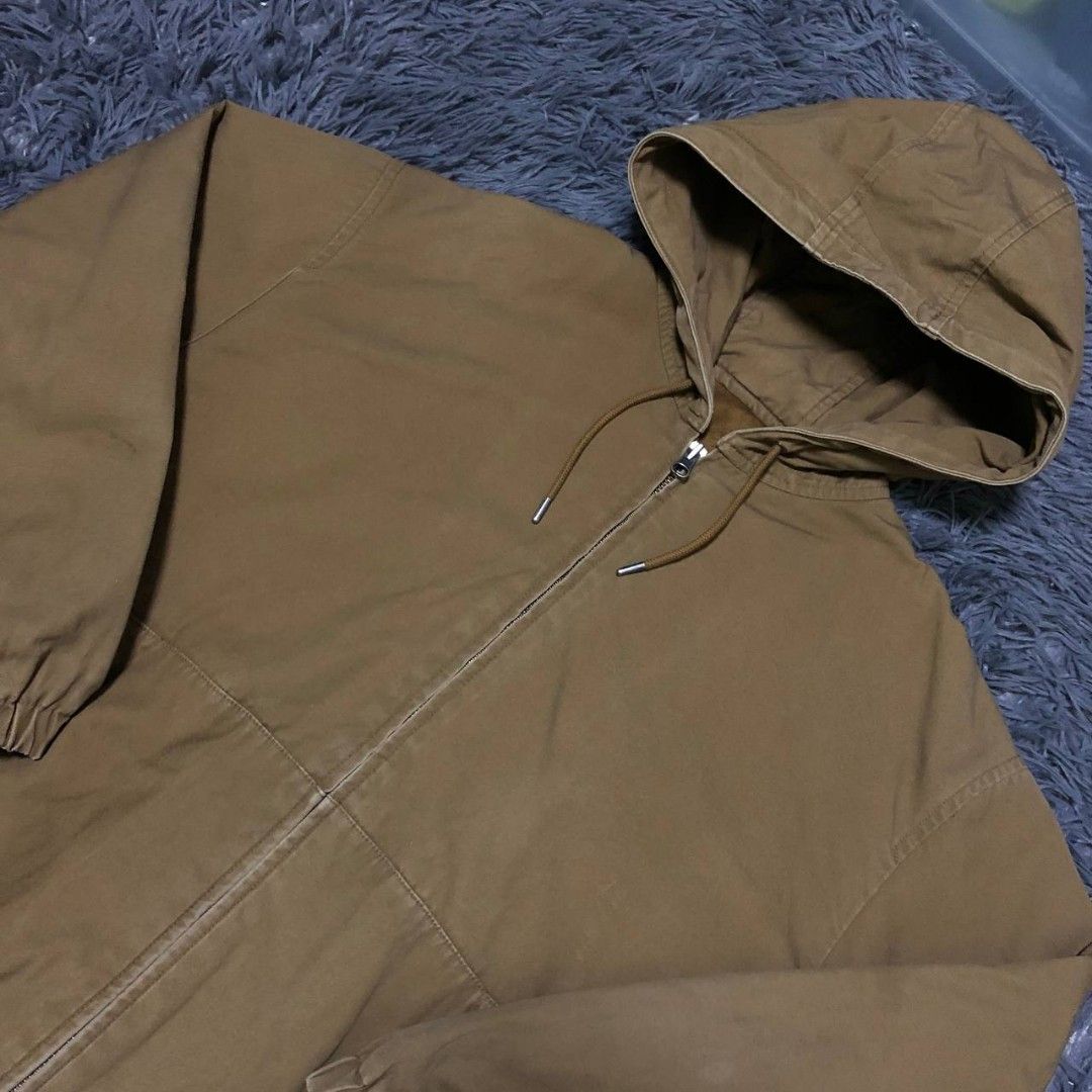 Uniqlo Bomber Jacket (Category: Activewear) located in Camiling. Submitted by thriftscape2024 (Listing ID 1462562350, Image 3). Description: Excellent Condition Color rate: 9/10 Issue: minimal distressed hand cuffs Dimes:W25xL25.