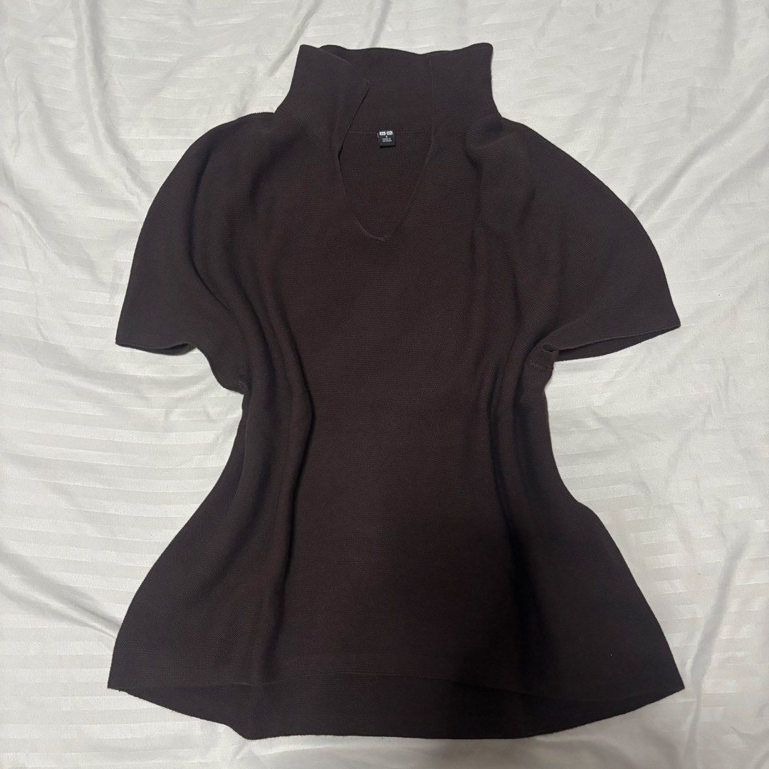 uniqlo brown polo blouse (Category: Blouses) located in Cebu City. Submitted by jjanix (Listing ID 1459932369, Image 1). Description: .