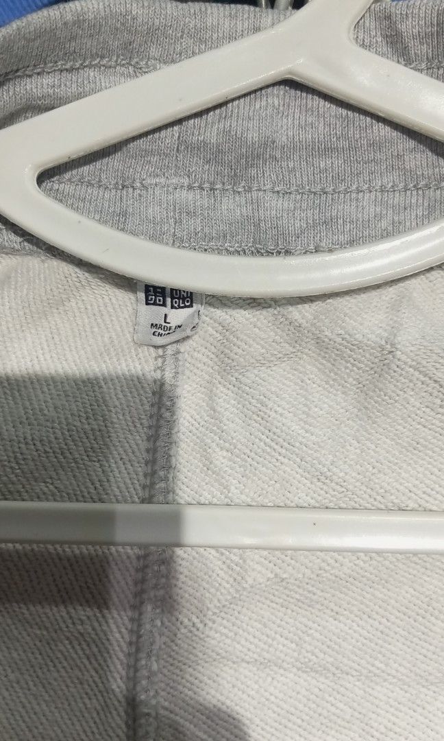 Uniqlo gray jogger pants (Category: Joggers) located in Calamba. Submitted by ironjayy050812 (Listing ID 1462564681, Image 2). Description: excellent condition waist - 35 to 46 kasya length - 41.
