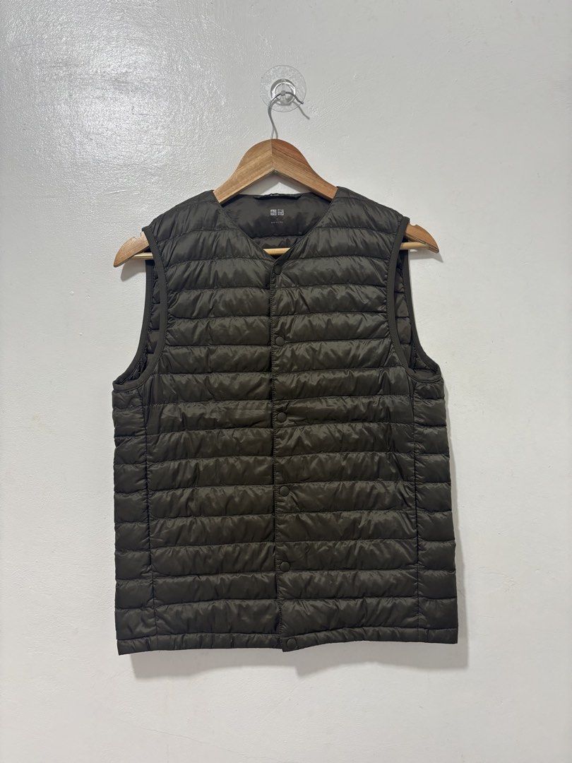 Uniqlo Green Best Men Small (Category: Coats, Jackets and Outerwear) located in Balanga. Submitted by winterlab_ph (Listing ID 1462513244, Image 2). Description: Code: A994 Width: 18.5 Length: 23.5 Shoulders: 14.5 : needs wash.
