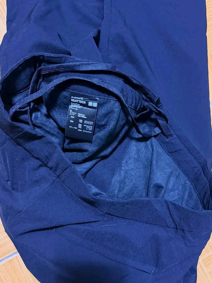 Uniqlo HEATTECH Black Drawstring Pants (Category: Other Bottoms) located in Muntinlupa City. Submitted by jenrodriguez0729 (Listing ID 1462590654, Image 3). Description: - Uniqlo Black Pants - HEATTECH material for warmth - Adjustable drawstring waist - Two back pockets - Ideal for casual wear or layering.