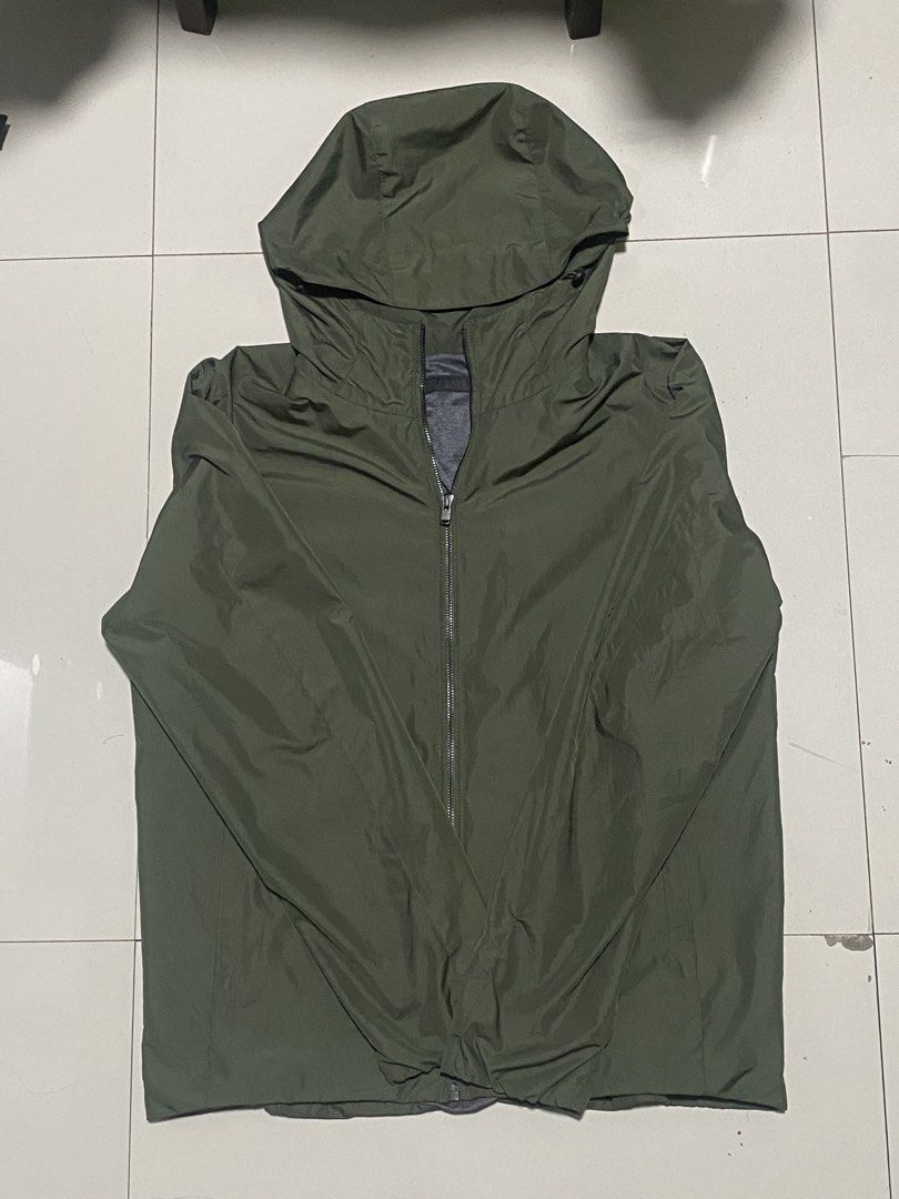Uniqlo Windbreaker (Category: Coats, Jackets and Outerwear) located in Baguio. Submitted by yunothewizardking (Listing ID 1462461575, Image 1). Description: - Uniqlo hooded jacket in olive green - Lightweight and perfect for layering - Full zip front closure - Attached hood - Made in Vietnam - Shell and lining: 100% Polyester - Ideal for casual wear or outdoor activities.