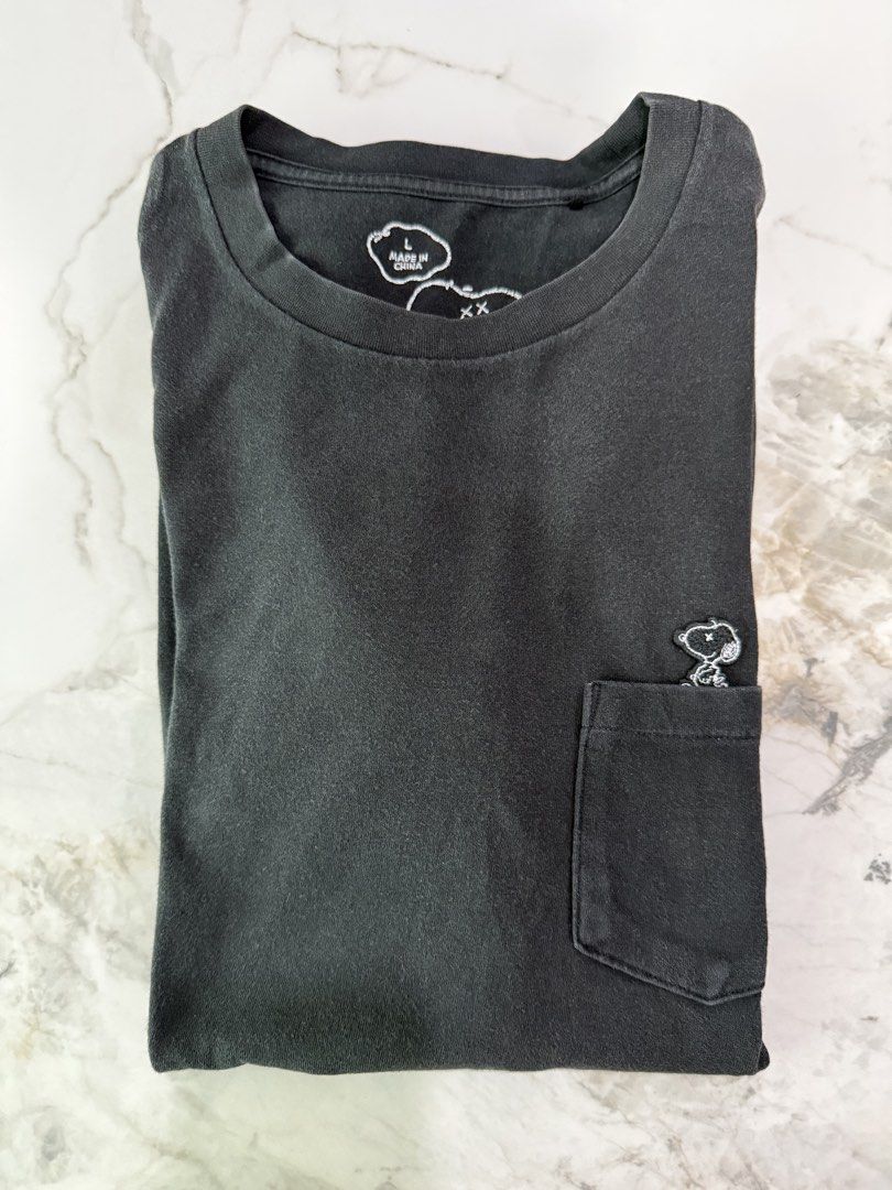 Uniqlo Kaws Peanuts Collab Shirt Original (Category: Tshirts & Polo Shirts ) located in Manila. Submitted by heatsneakerstoreph (Listing ID 1462498183, Image 1). Description: Used 9/10 Condition Size L PeanutsxKawsxUniqlo Collab RFS: Decluttering Hindi na po mag fit sakin .