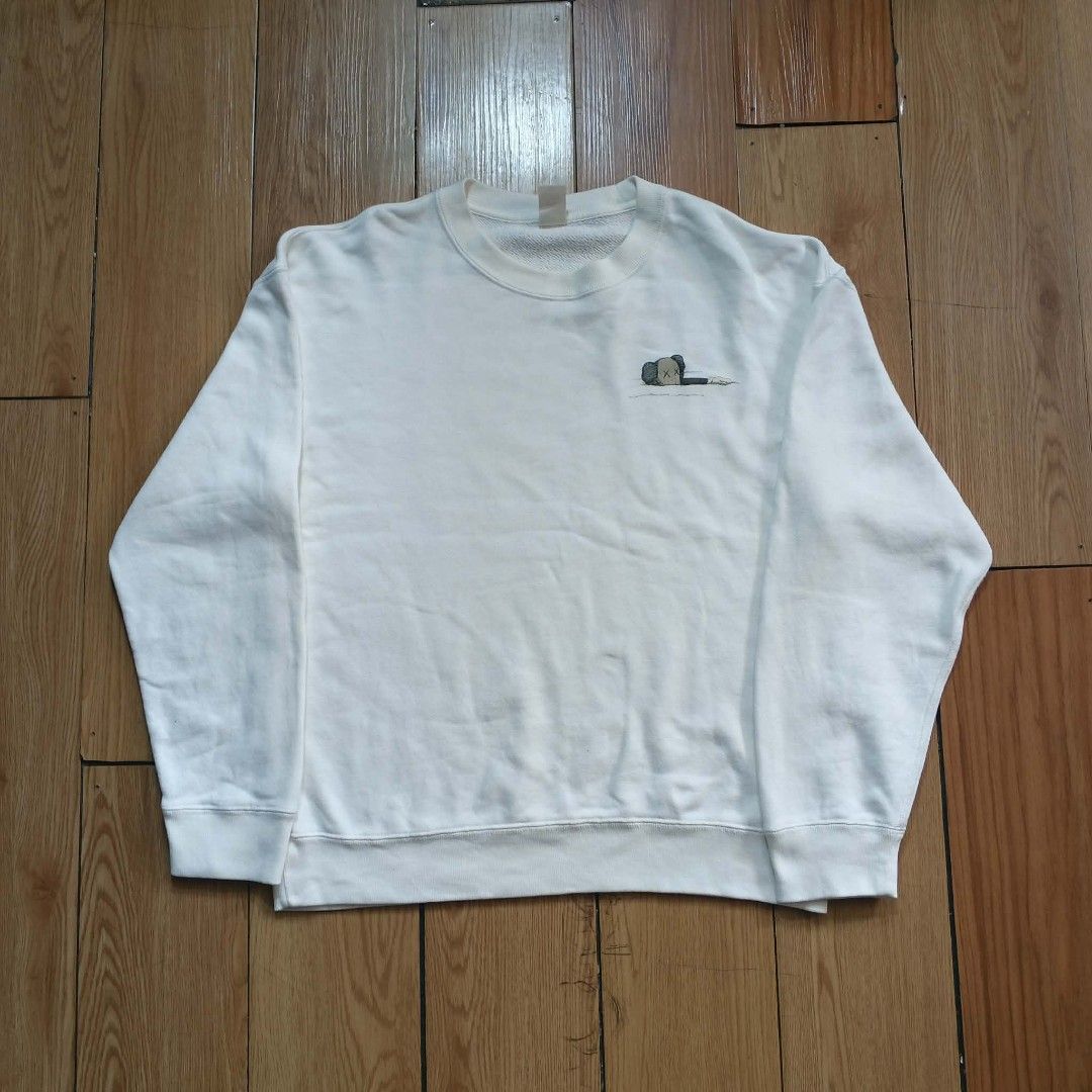 Uniqlo X Kaws Long sleeve (Category: Coats, Jackets and Outerwear) located in Manila. Submitted by thriftinefolife (Listing ID 1462542766, Image 1). Description: Medium On Tag Excellent Condition.