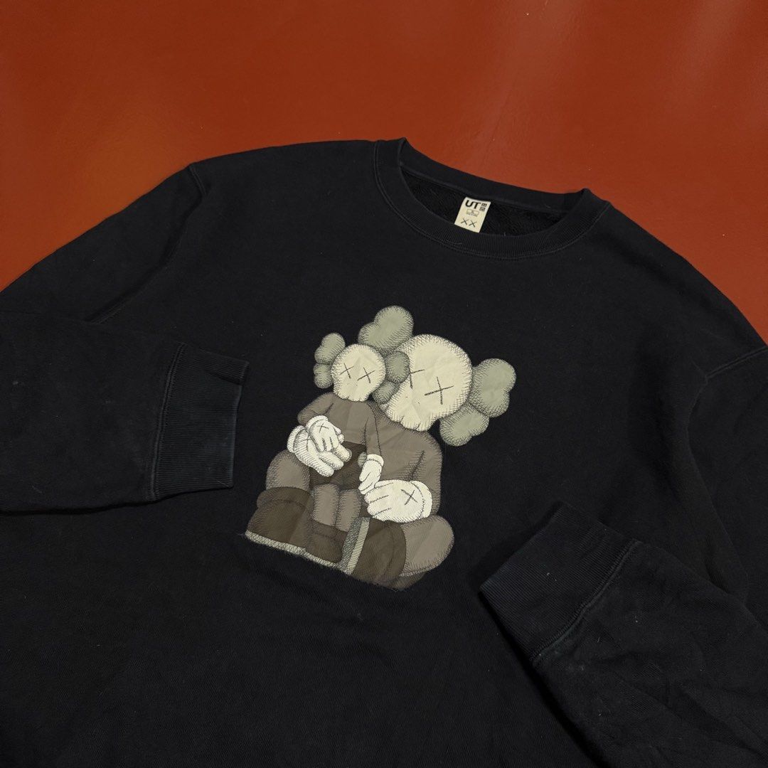 UNIQLO X KAWS PULLOVER (Category: Coats, Jackets and Outerwear) located in Pasig City. Submitted by buzzthrifty (Listing ID 1462613262, Image 2). Description: SIZE L-XL 24x28 EXCELLENT CONDITION WASH KONTI .