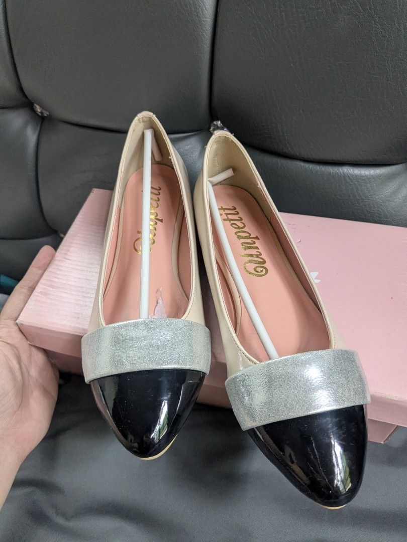 Unpetit Japan Flat Shoes (Category: Flats & Sandals) located in Quezon City. Submitted by nnncorner (Listing ID 1462607085, Image 2). Description: Unpetit Brand Patent Doll Shoes Never been used / with box Made in Japan Eu 37 / 25 cm tape measured 600.