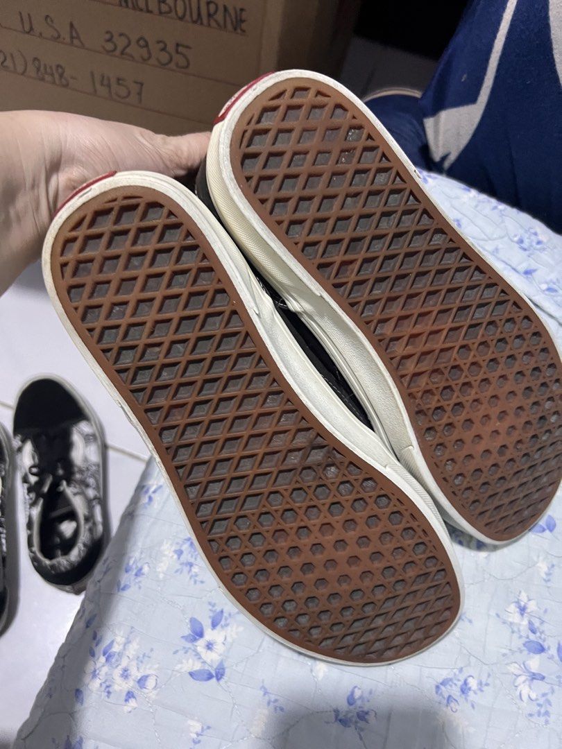 Vans (Category: Casual Shoes) located in Taguig. Submitted by pinkyyyaa (Listing ID 1462623763, Image 3). Description: .