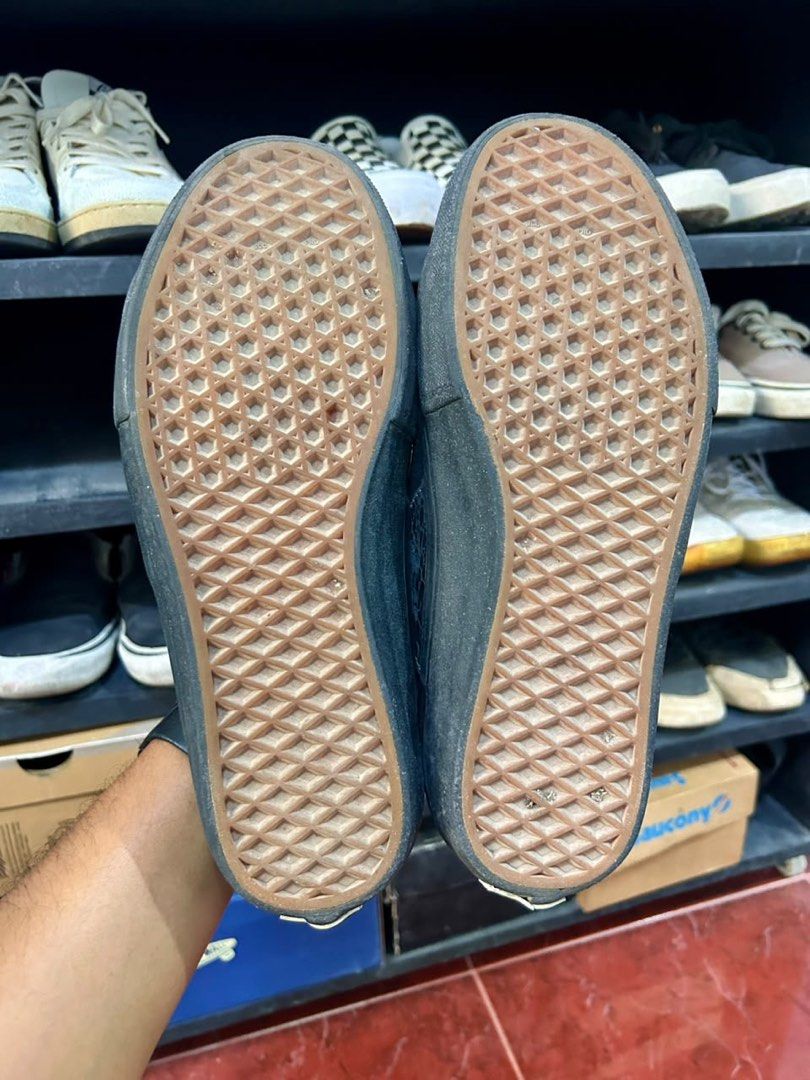Vans AV Classic Pro (Category: Shoe inserts & accessories) located in Manila. Submitted by ivanfran (Listing ID 1462608386, Image 3). Description: Vans AV Classic Pro Size- US Men 9.5 With Box.
