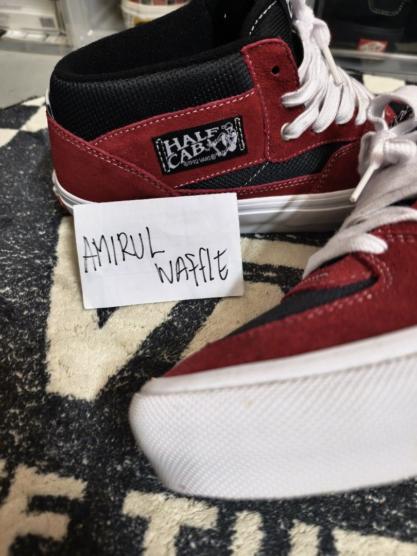 Vans Halfcab Pro "SAMPLE PAIR" (Category: Sneakers) located in Tanjong Malim. Submitted by amirulishak05 (Listing ID 1462461332, Image 3). Description: Vans Halfcab Pro "SAMPLE PAIR" RM220.00 Free Postage Size 8UK / 9US Brand New SAMPLE PAIR NO OG BOX BERMINAT BOLEH PM SERIOUS BUYER BOLEH NEGO COD AREA TANJONG MALIM.