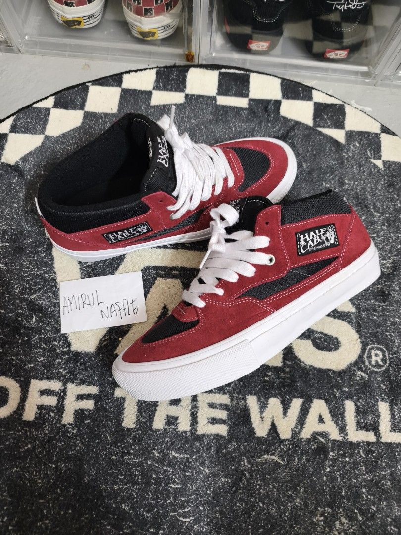 Vans Halfcab Pro "SAMPLE PAIR" (Category: Sneakers) located in Tanjong Malim. Submitted by amirulishak05 (Listing ID 1462461332, Image 2). Description: Vans Halfcab Pro "SAMPLE PAIR" RM220.00 Free Postage Size 8UK / 9US Brand New SAMPLE PAIR NO OG BOX BERMINAT BOLEH PM SERIOUS BUYER BOLEH NEGO COD AREA TANJONG MALIM.
