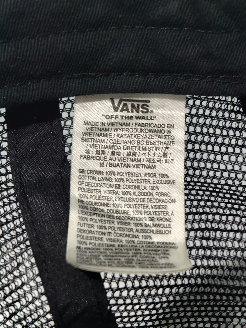 Vans Off The Wall Trucker Cap Palm Leaf Pattern (Category: Caps & Hats) located in Tagum. Submitted by tripthrift2026 (Listing ID 1462624942, Image 3). Description: - Vans trucker cap with a cool palm leaf design - Black mesh back for breathability - Adjustable snapback closure for a custom fit - Made in Vietnam - Ideal for sunny days or adding a stylish touch to any outfit.