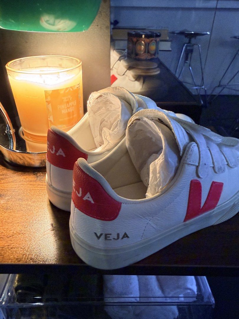 Veja Recife Extra White-Rose Fluo EU37 (Category: Sneakers) located in Quezon City. Submitted by yourheaduhunter (Listing ID 1462554558, Image 1). Description: - White leather Veja sneakers - Iconic red V logo on the side - Easy velcro strap closure - Red Fluo heel accent with 'VEJA' print - No box na- I store my shoes in a cabinet - Used only thrice because I prefer other sneakers at the moment.