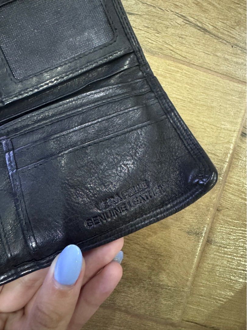 Vera Pelle Genuine Leather Black Wallet (Category: Wallets & Card holders) located in Quezon City. Submitted by eyabanana08 (Listing ID 1462597379, Image 3). Description: - Genuine Vera Pelle black leather bought from italy - Multiple card slots - Zippered compartment - Shows some signs of wear, but plenty of life left - very durable.