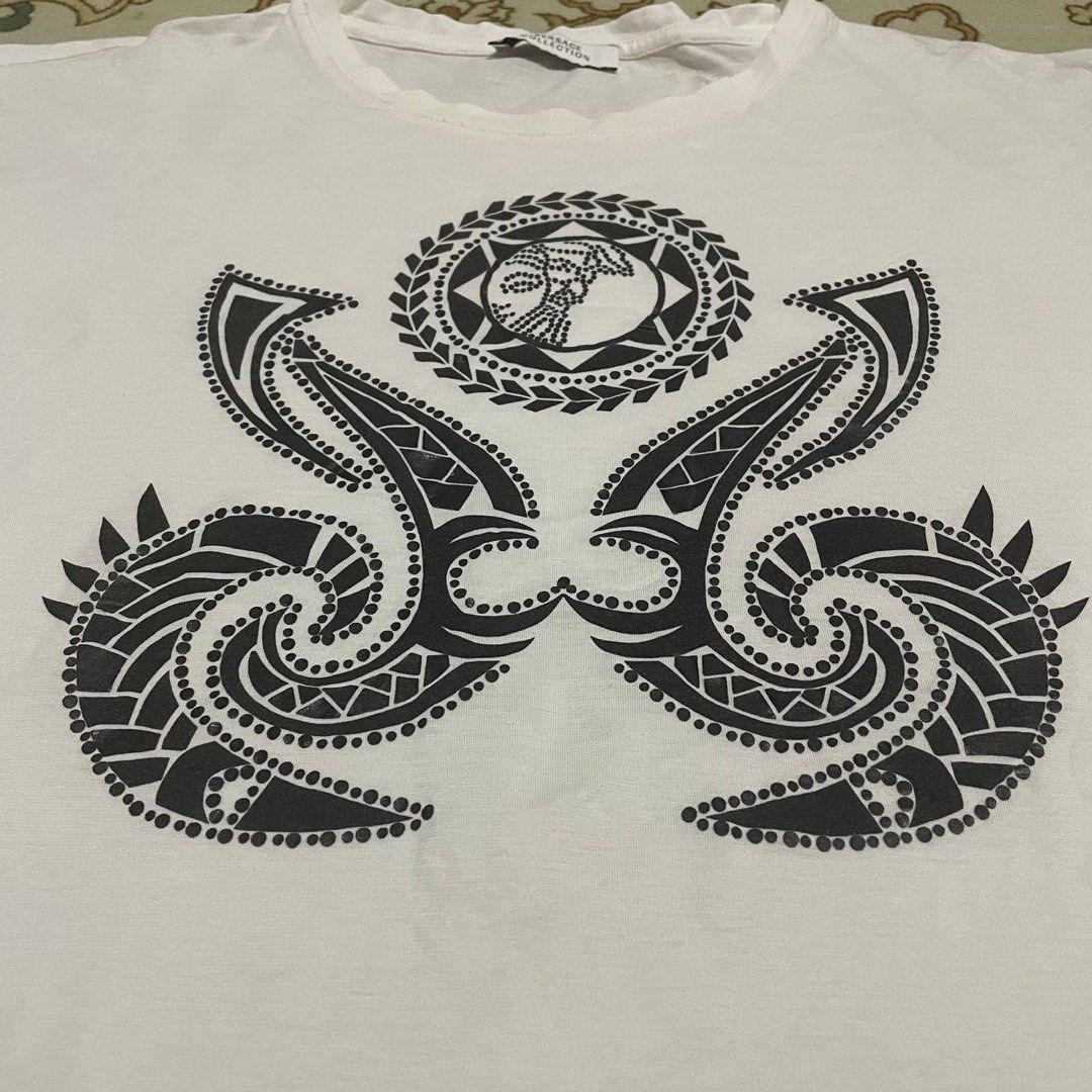 Versace Collection (Category: Tshirts & Polo Shirts) located in Gua Musang. Submitted by beastofclowns (Listing ID 1462657607, Image 3). Description: Size M Pit 19 Length 24.5 Condition got stains Overall good Postage DFOD .