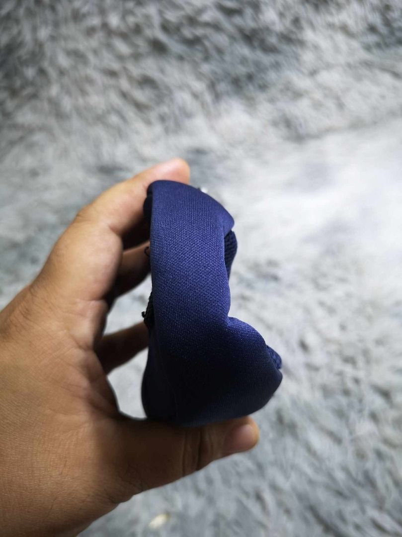 Vertical Striped Accent Mesh Coin Purse (Category: Wallets & Card holders) located in Santa Cruz. Submitted by jmy_surplus.2 (Listing ID 1462670952, Image 2). Description: Size ; L - 4.4 W - 6 Color ; Navy Blue Type ; Purse Brand ; No brand Material ; Nylon Style ; Zipper Closure Navy Blue Coin Purse LR 129 JMY 1 Batch #221.