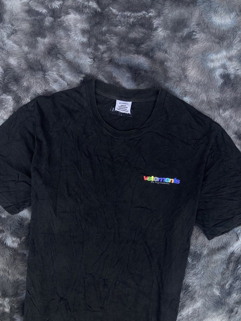 Vetements (Category: Tshirts & Polo Shirts ) located in Santa Cruz. Submitted by jazt_thrift_22 (Listing ID 1462643003, Image 3). Description: Vetements Length “27 Width “21 Good Condition Color Rate 9.5 / 10 With Minor Flaws — Slightly Needwash - ₱480 + Shipping Fee ! 🛒 .
